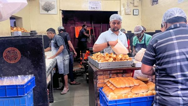 Santosh-bakery-Pune-patties