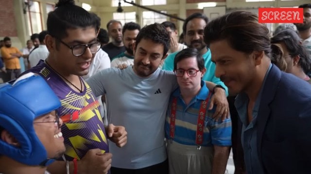 شاه روخ خان على مجموعات من عامر خان Sitaare Zameen Par