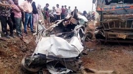MP: 9 killed, 2 injured as truck overturns on van in Jhabua