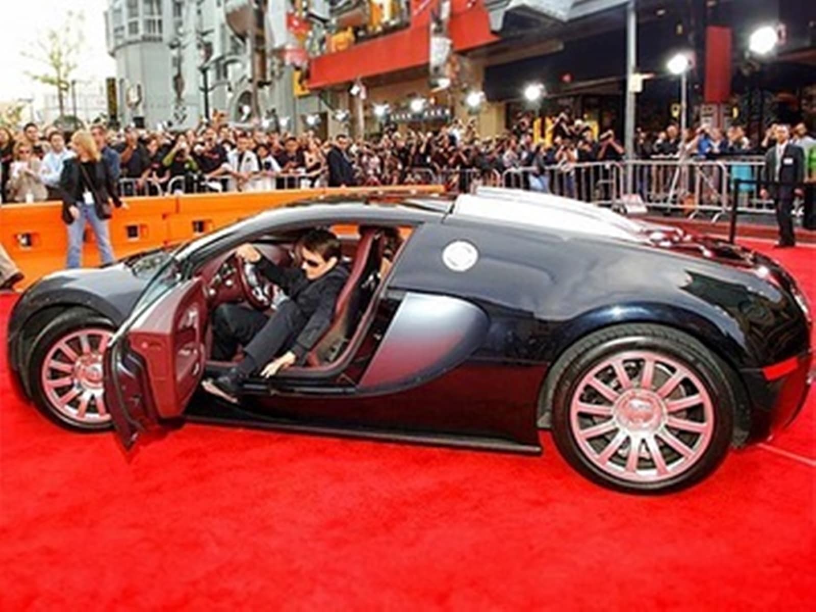 Tom Cruise at the Mission Impossible 3 premiere