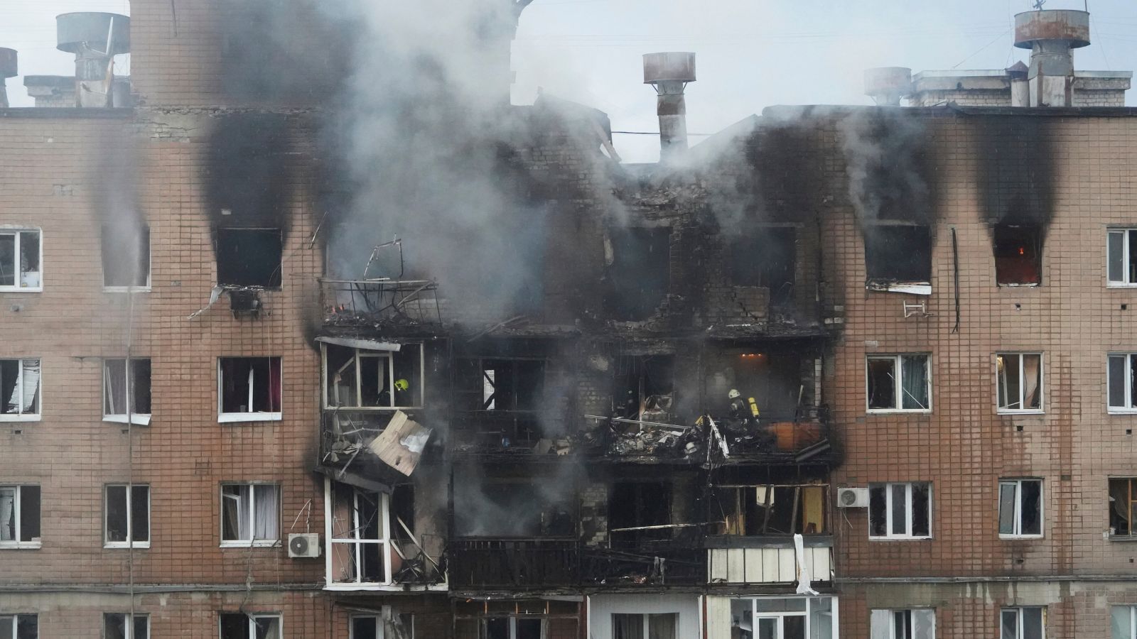 Russian attacks target Kharkiv, Ukraine; casualties mount amid stalled peace