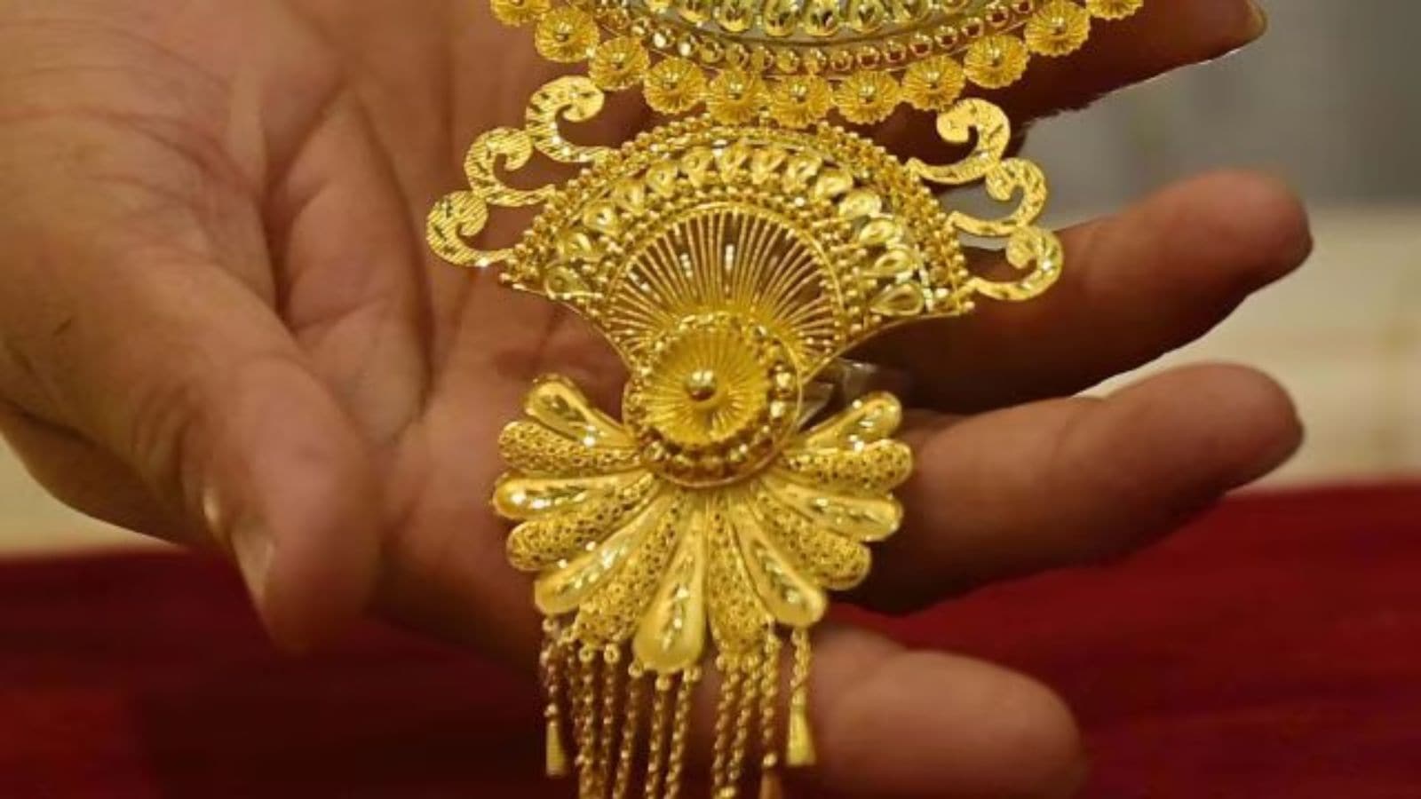 Gold rates today in India for 18, 22, and 24 carat gold