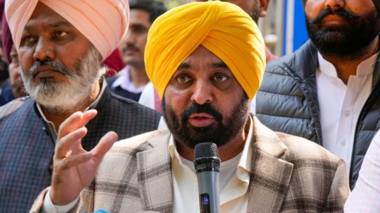 2 officials from Bhagwant Mann’s media team resign