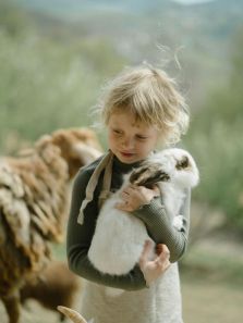 5 ways pets help children grow and learn