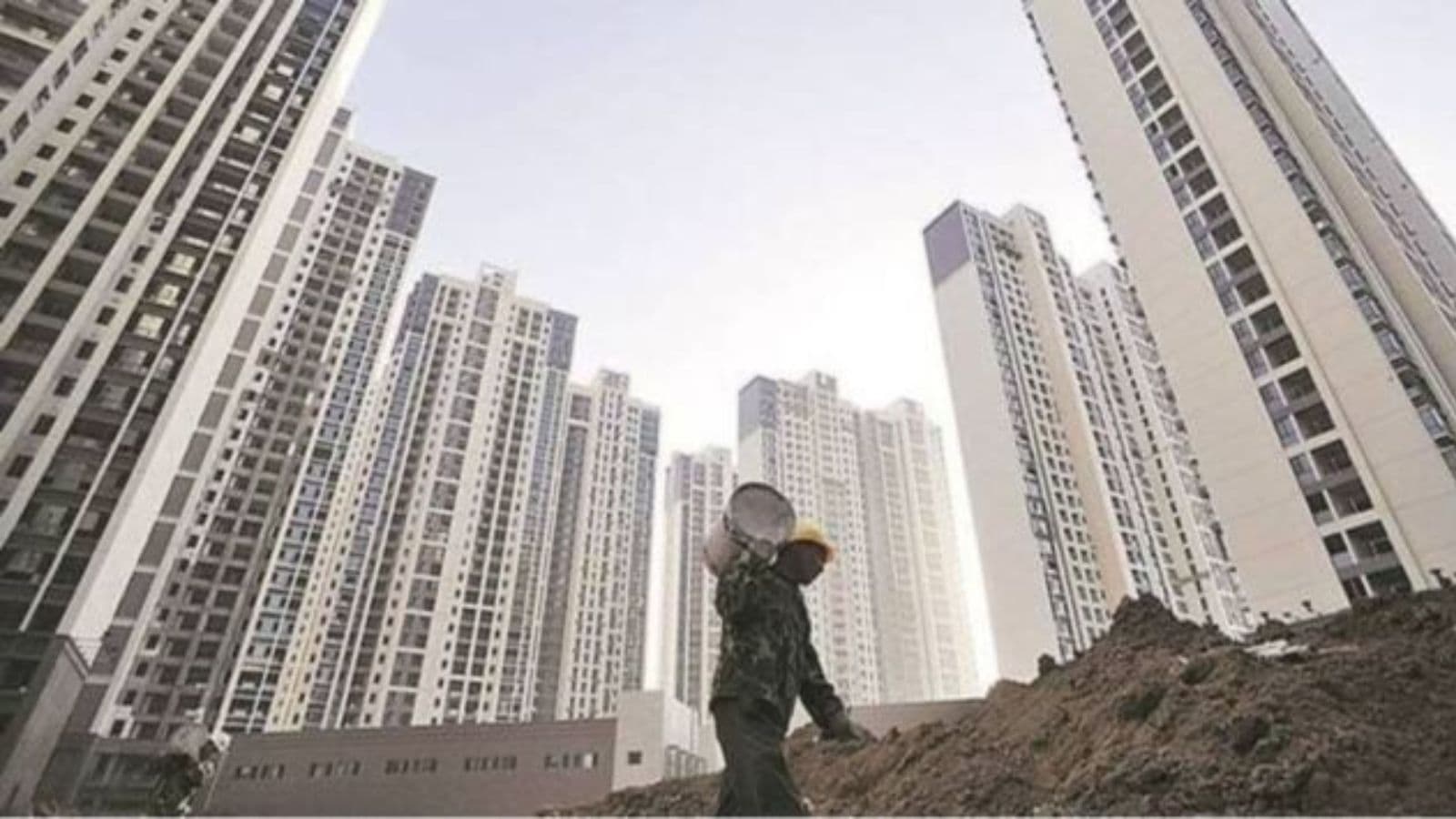 Greater Noida Authority imposes Rs 5 lakh fine on Ajnara Homes society for wasting water