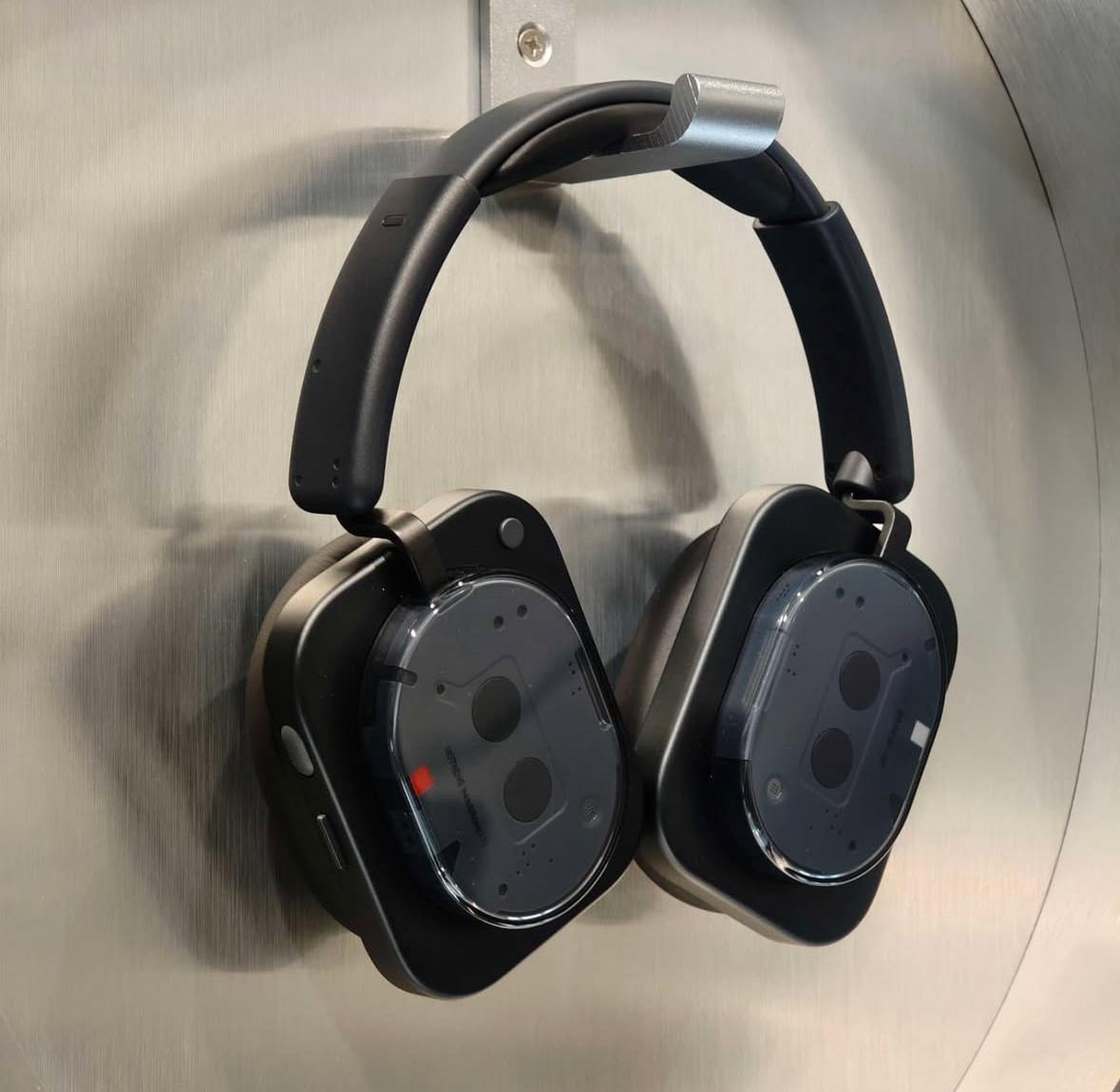Nothing Headphone (1) rumoured design. 