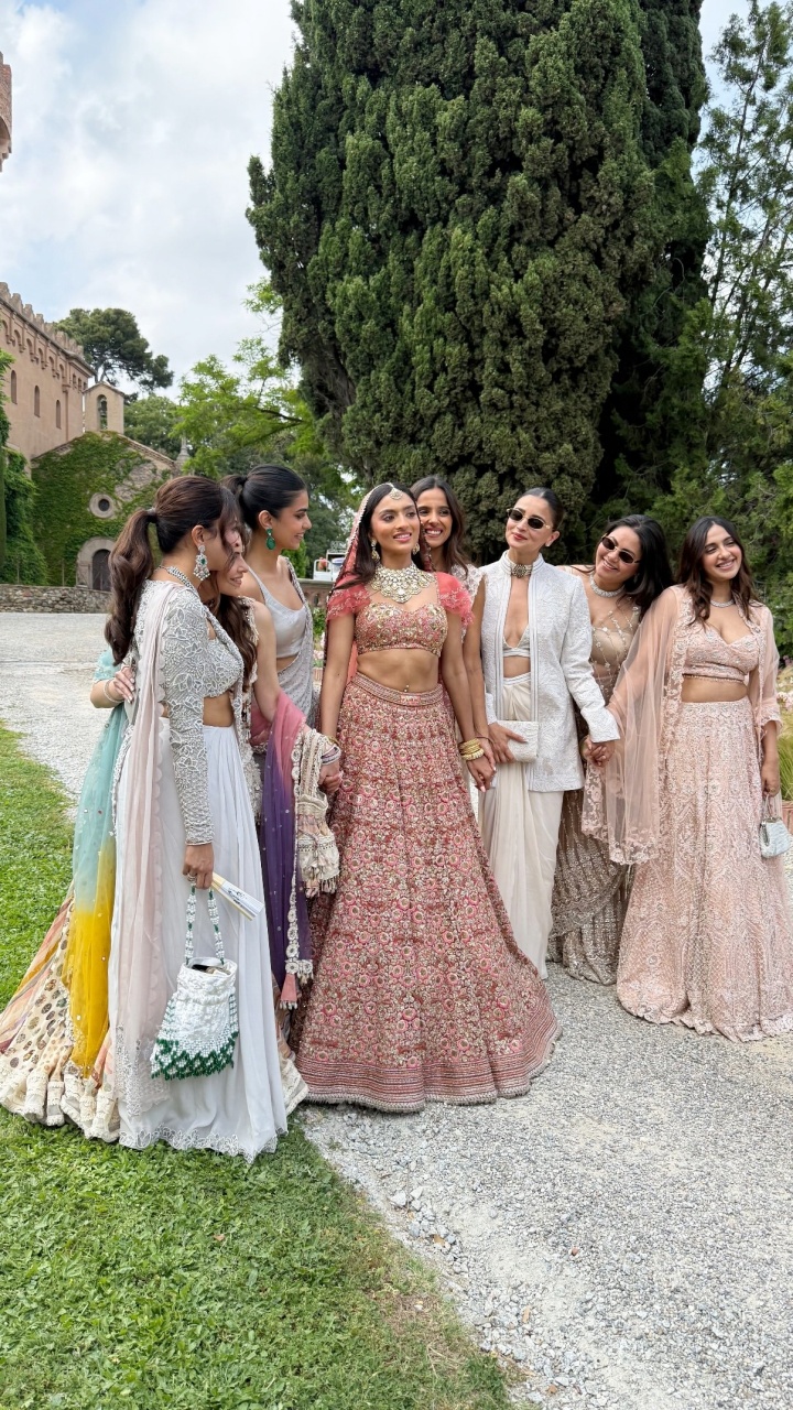 alia bridesmaid dress Alia Bhatt's Bridesmaid Looks That Broke the Internet