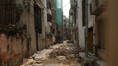 Garbage on the road in Delhi's area (Express Photo by Gajendra Yadav)
