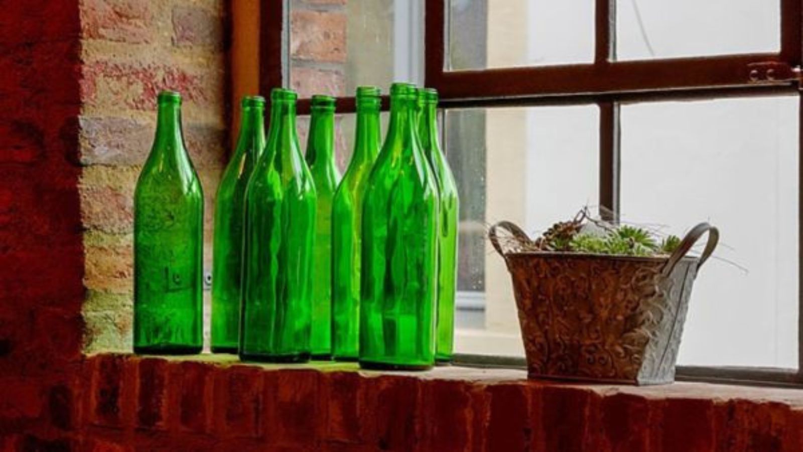 Glass Industry Says Bottle Caps Blamed for Microplastics in Drinks