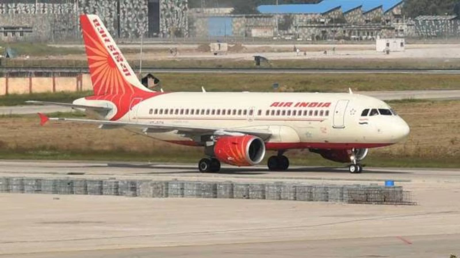 Passengers of Mumbai-bound Air India flight from San Francisco deplaned in Kolkata after technical snag in engine