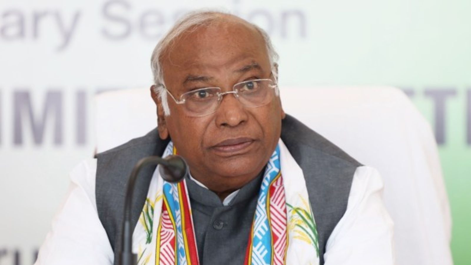 Kharge Criticizes Modi's 11 Years, Cites '33 Mistakes'
