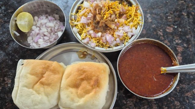 misal, misal pav, pune on my plate,