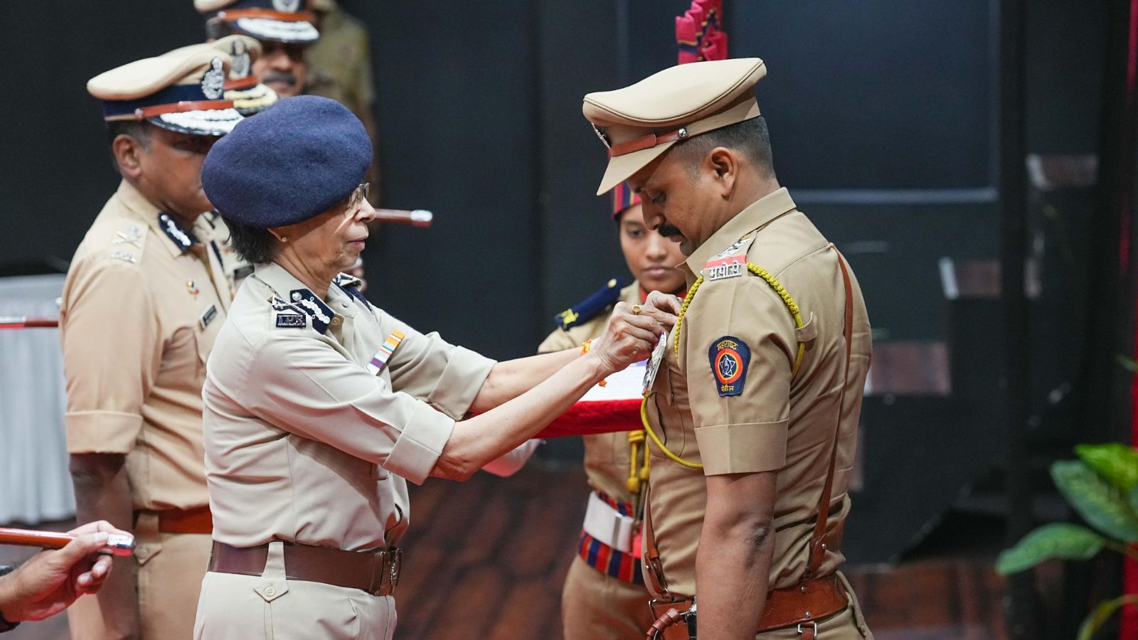 Pune Police Honored for Solving Bank Robbery, Murder