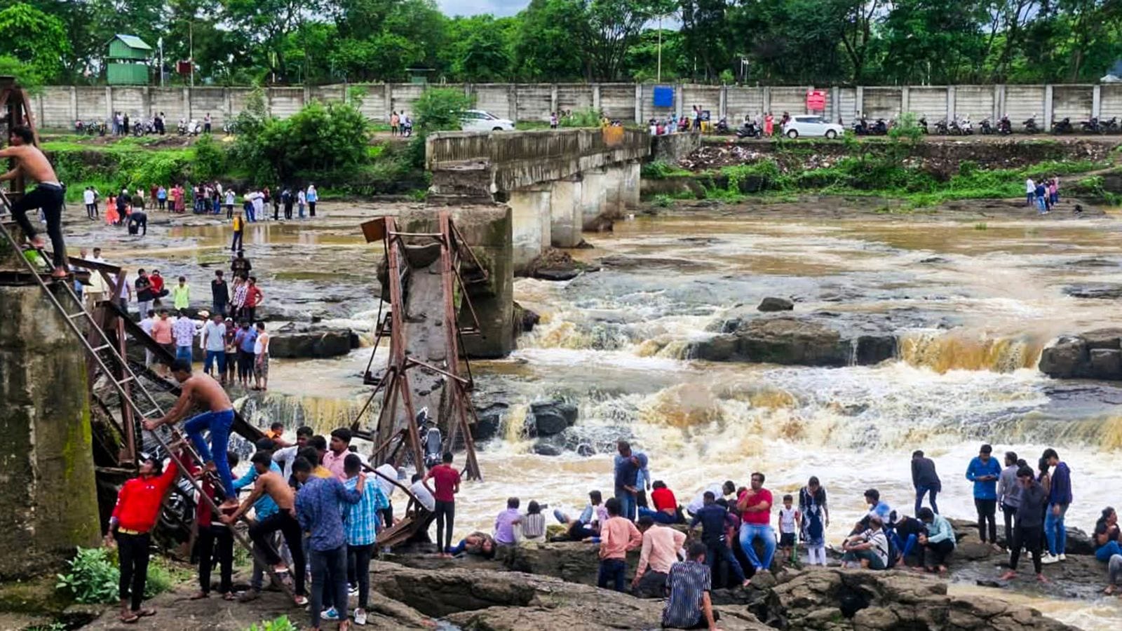 Pune Bridge Collapse News: Bridge collapses over Indrayani river near Pune, several feared drowned