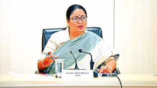 Delhi government, Officers absent from public meetings, district magistrates, District Development Committees, delhi news, India news, Indian express, current affairs