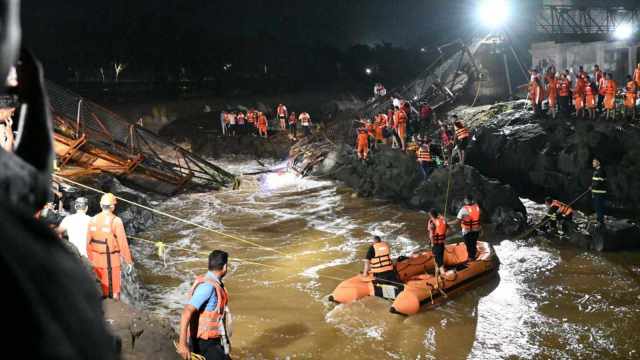 Pune bridge collpase rescue operations