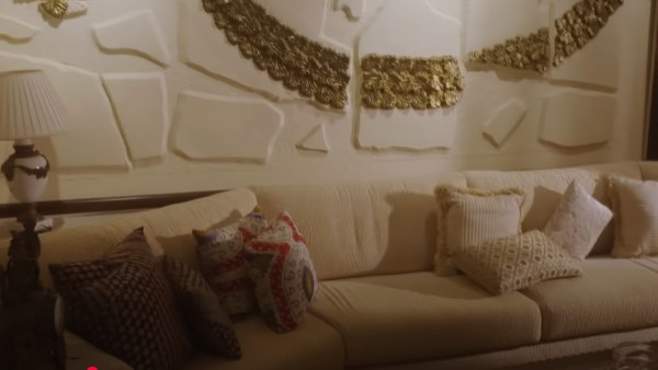Inside Sridevi's Chennai Home: First Property She Ever Bought, Was Redsigned by Boney Kapoor, has a Rare Photo of their Secret Wedding in Shirdi | Bollywood News | WN24 2 A Look Inside Sridevi's Chennai Home. (Pic: vogue/yt)