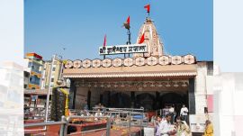 muslim The Shani Shingnapur Temple is a revered shrine dedicated to Lord Shani and attracts devotees from across the country, especially on Saturdays.