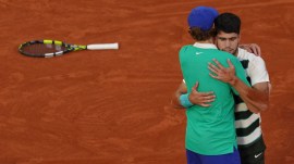 Carlos Alcaraz prevailed and the score read 4-6, 6-7 (4-7), 6-4, 7-6 (7-3), 7-6 (10-2) in his favour (AP Photo)