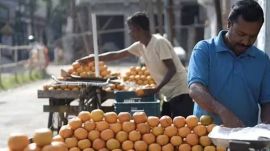 'Nobody listens to us': Street vendors, rickshaw pullers protest at Delhi's Jantar Mantar against evictions