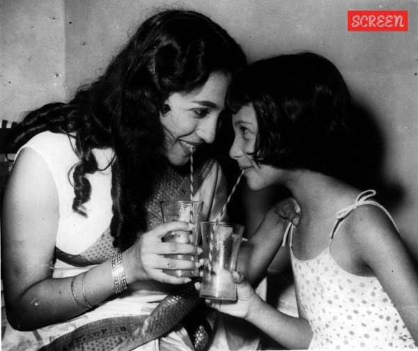 suchitra sen مع ابنة مون مون سين