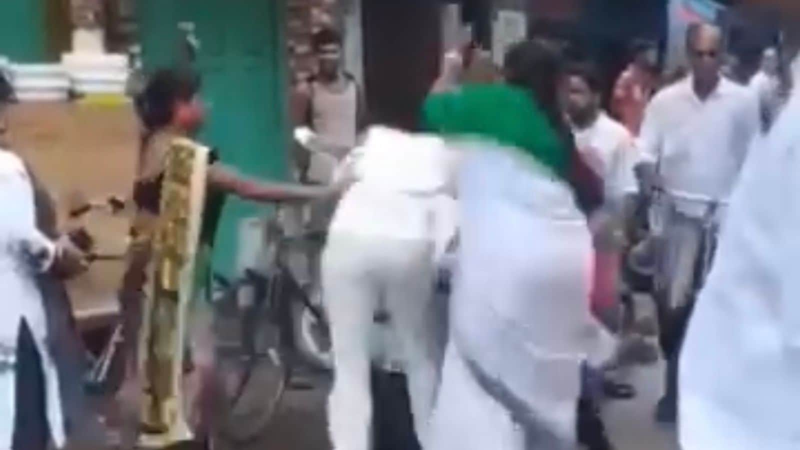 Woman TMC leader beat up old man on the street, complaint lodged