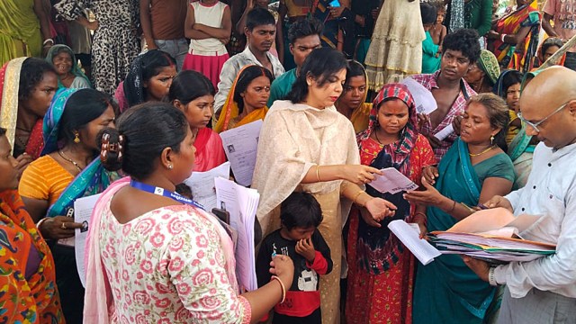 Booth officers fan out across Bihar, hand out forms to 1 crore voters