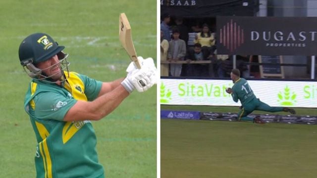  AB de Villiers produced a superb 61* and a stunning tag-team catching effort against India. (X)