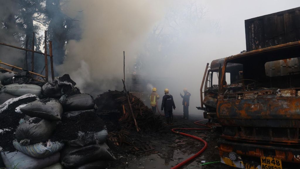 Trucks, bus among vehicles destroyed in fire at APMC market in Navi ...