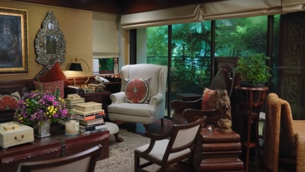 Inside Anil Kapoor's Juhu bungalow. (Asian Paints/YT)