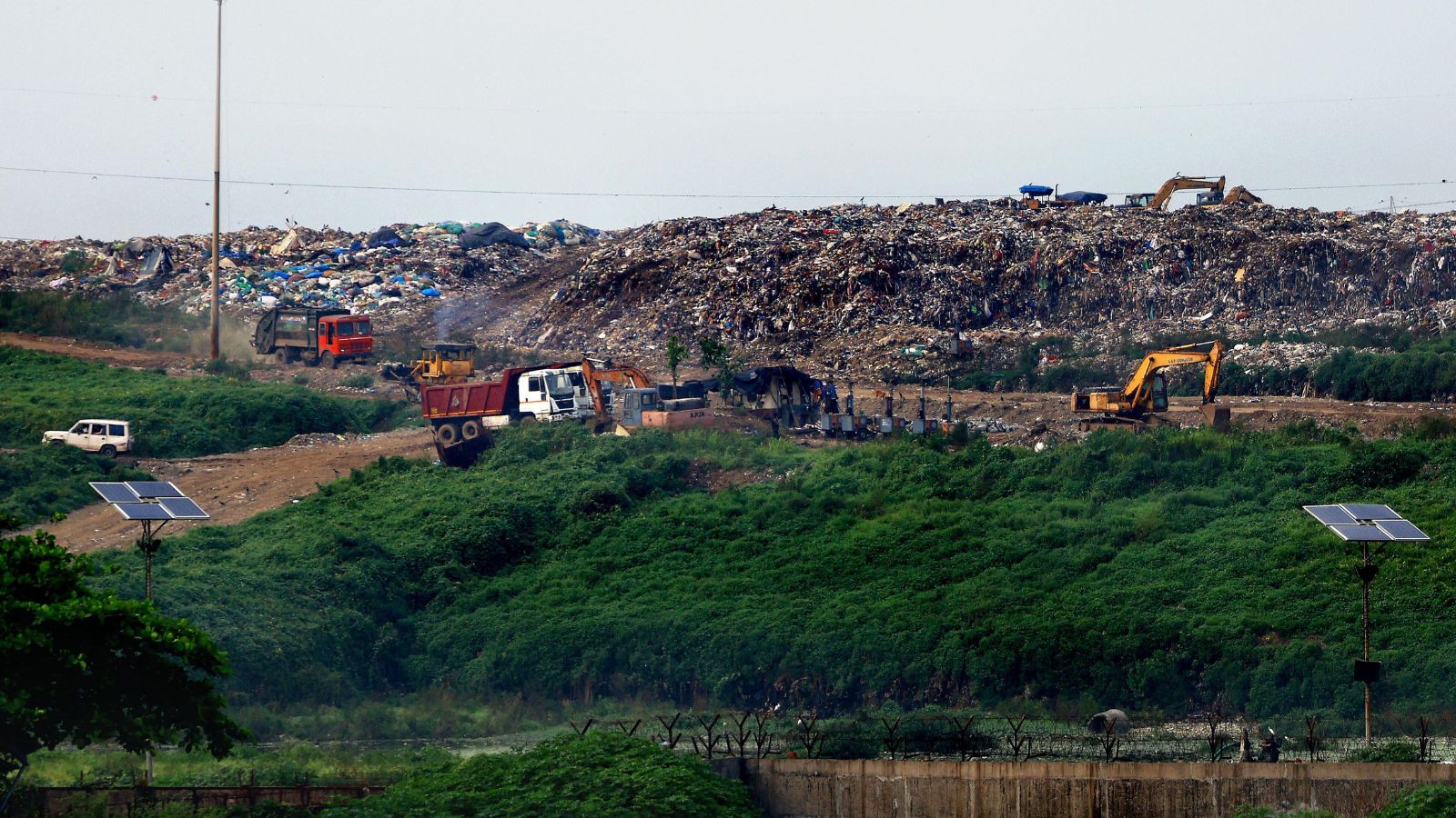 Congress Questions Mumbai's Landfill Tender; Alleged Irregularities