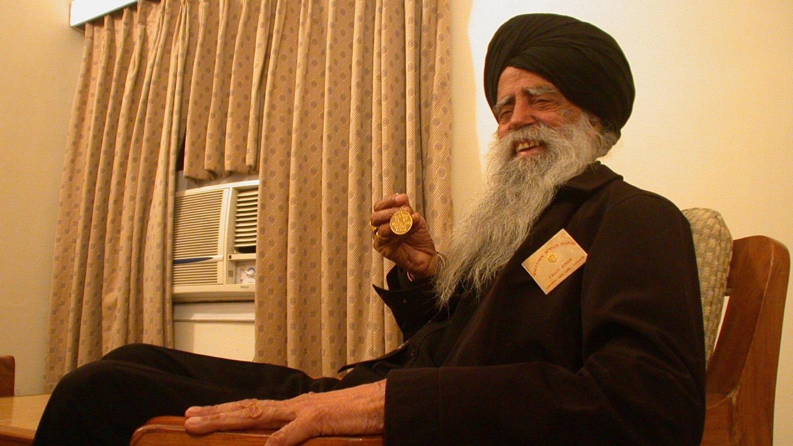 Fauja Singh, who defied age on marathon track, dies in road accident at 114  | Chandigarh News - The Indian Express