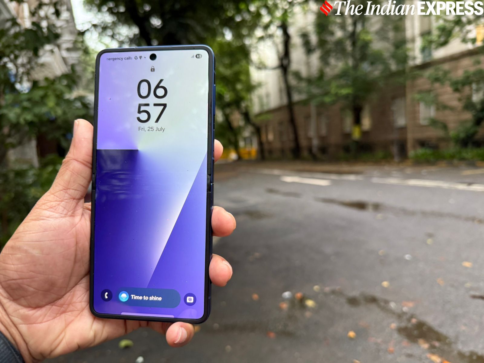 Apart from sporting a slightly larger inner display, the Galaxy Z Flip 7 is also thinner than its predecessor.