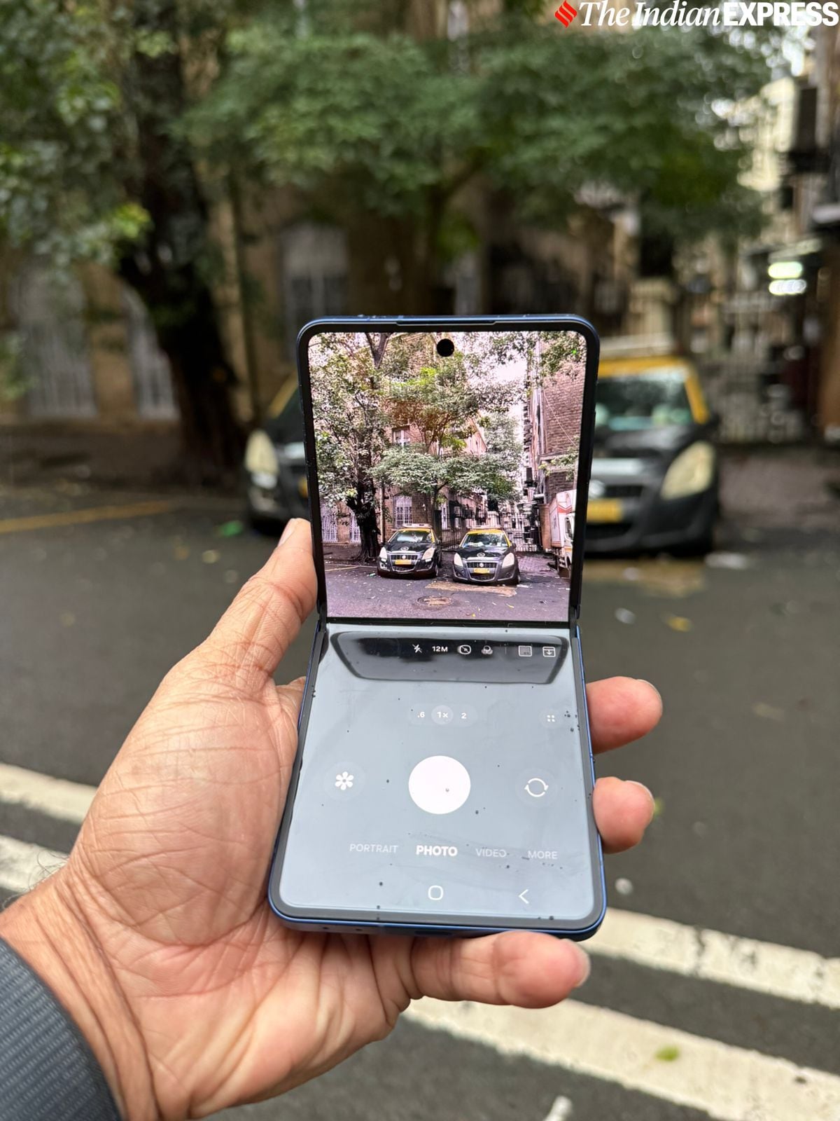 You can also click photos by holding the phone like a camcorder.