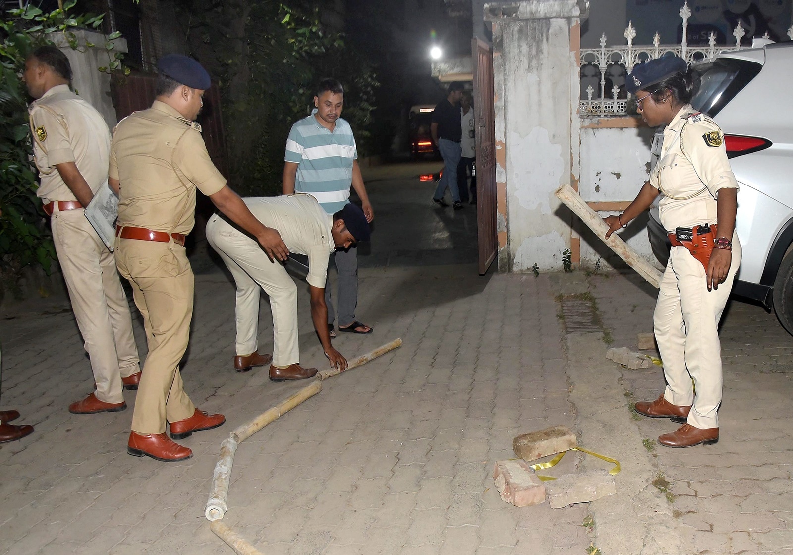 Police personnel at the spot where businessman Gopal Khemka was shot dead