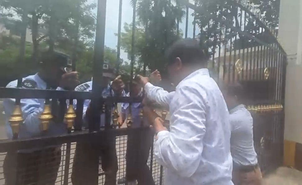 Protest in front of IIM Calcutta. (Express Photo)