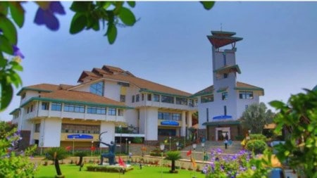 The convenor of CAT 2025 has urged MBA aspirants to use only the official website — iimcat.ac.in — for all application-related activities