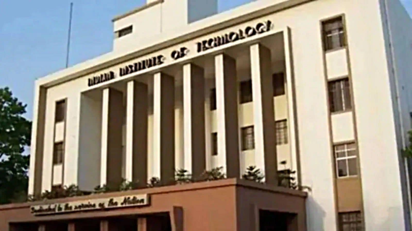IIT Kharagpur student dies while trying to swallow tablet