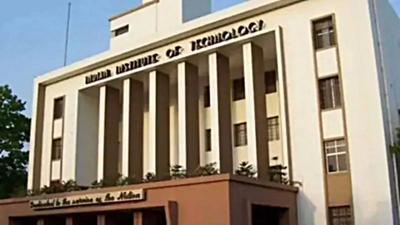 ‘We are pushing boundaries in AI, cyber security’: IIT-Kharagpur director at 71st convocation