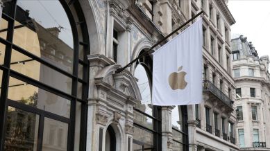 Samsung's chip contract manufacturing business is expected to reduce losses by securing new orders in 2026 to make image sensor chips for iPhone 18s. (Image: Reuters)