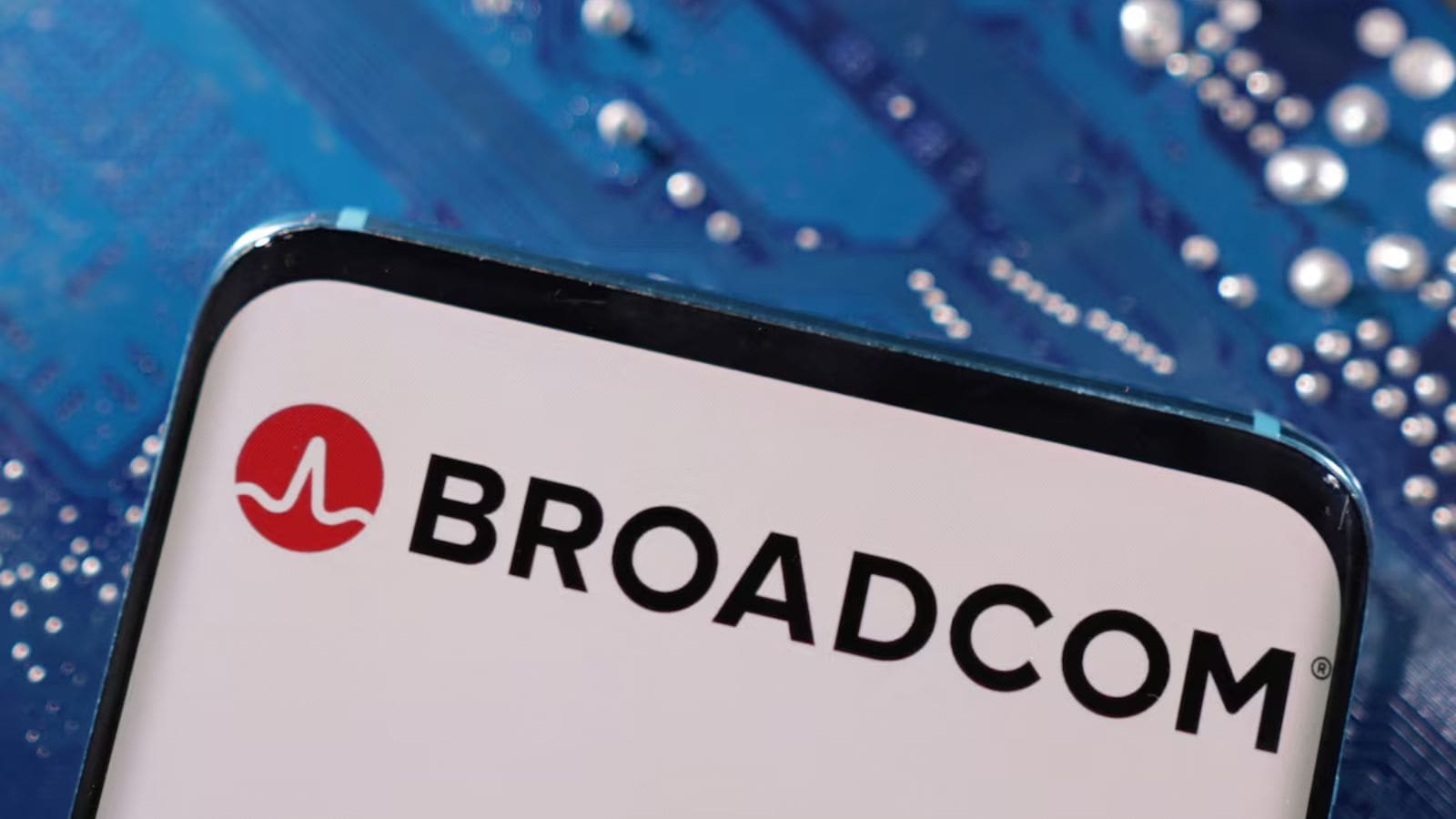 Broadcom launches new Tomahawk Ultra networking chip in AI battle against Nvidia