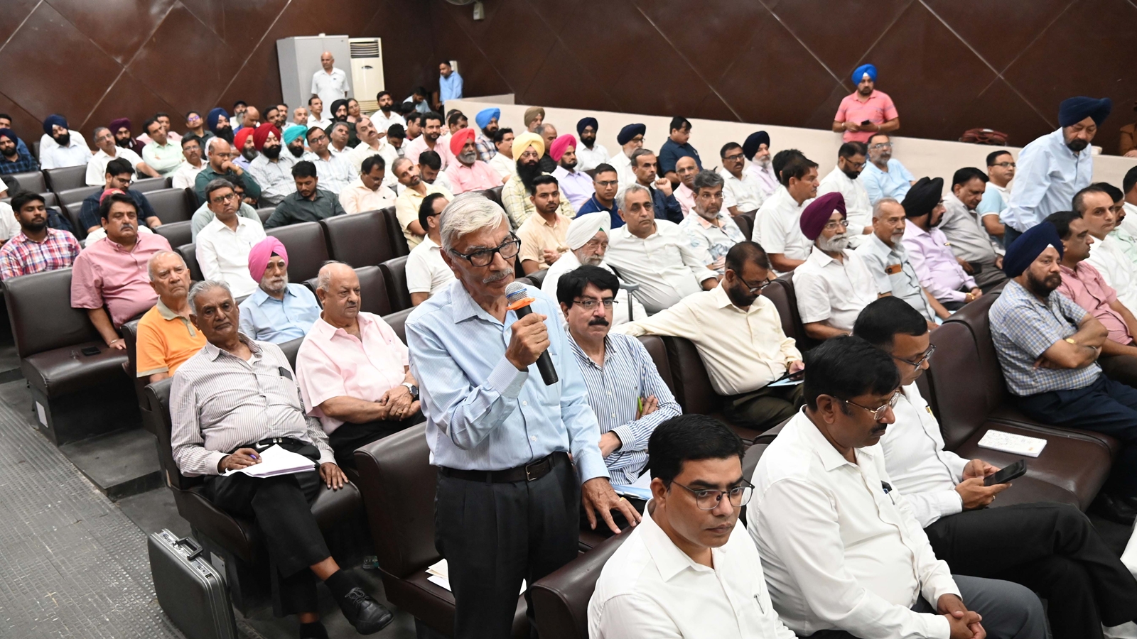 Chandigarh AAP Boycotts Mayor's Tea, Slams Power Hike