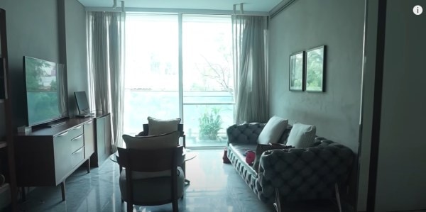A spot dedicated for professional meetings. (Photo: Farah Khan/YouTube)