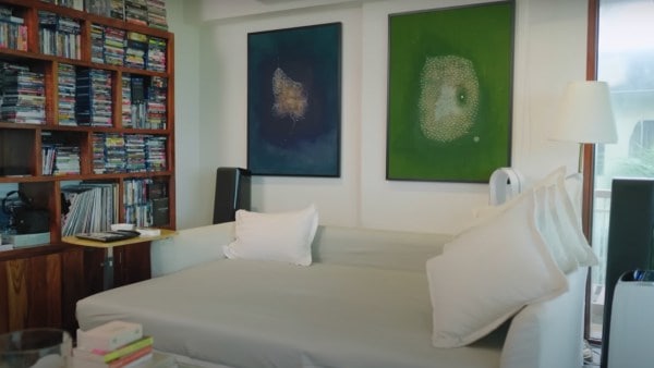 Inside Harsh Varrdhan Kapoor's Mumbai apartment. (Asian Paints/YT)