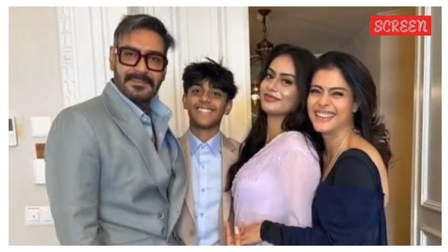 Ajay Devgn و Yug Devgan و Nysa Devgan و Kajol في حفل التخرج في Nysa في سويسرا.
