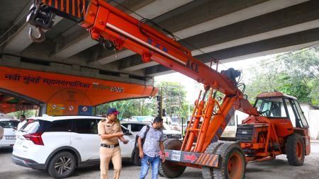 crane crushes traffic cop, Rashly driven crane crushes traffic cop, Mumbai news, Maharashtra news, Indian express, current affairs