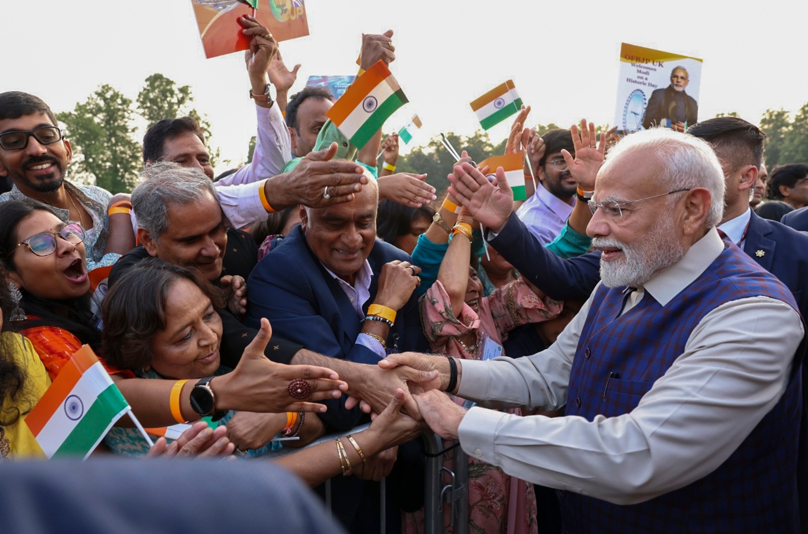 Prime Minister Narendra Modi being welcomed by members of the Indian diaspora on Wednesday