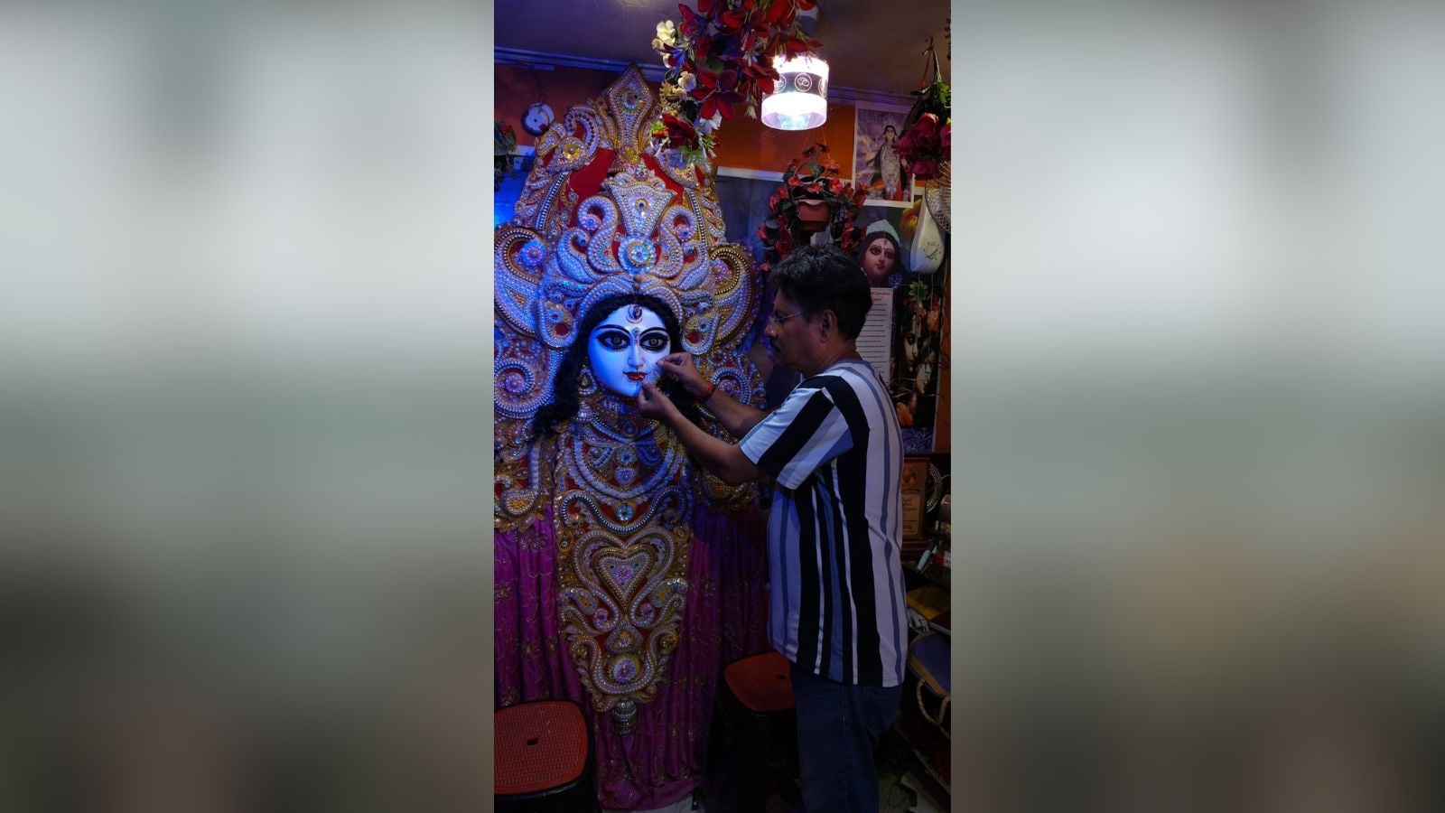 Kumortuli artisan’s diamond-eyed idol turns heads before Durga Puja