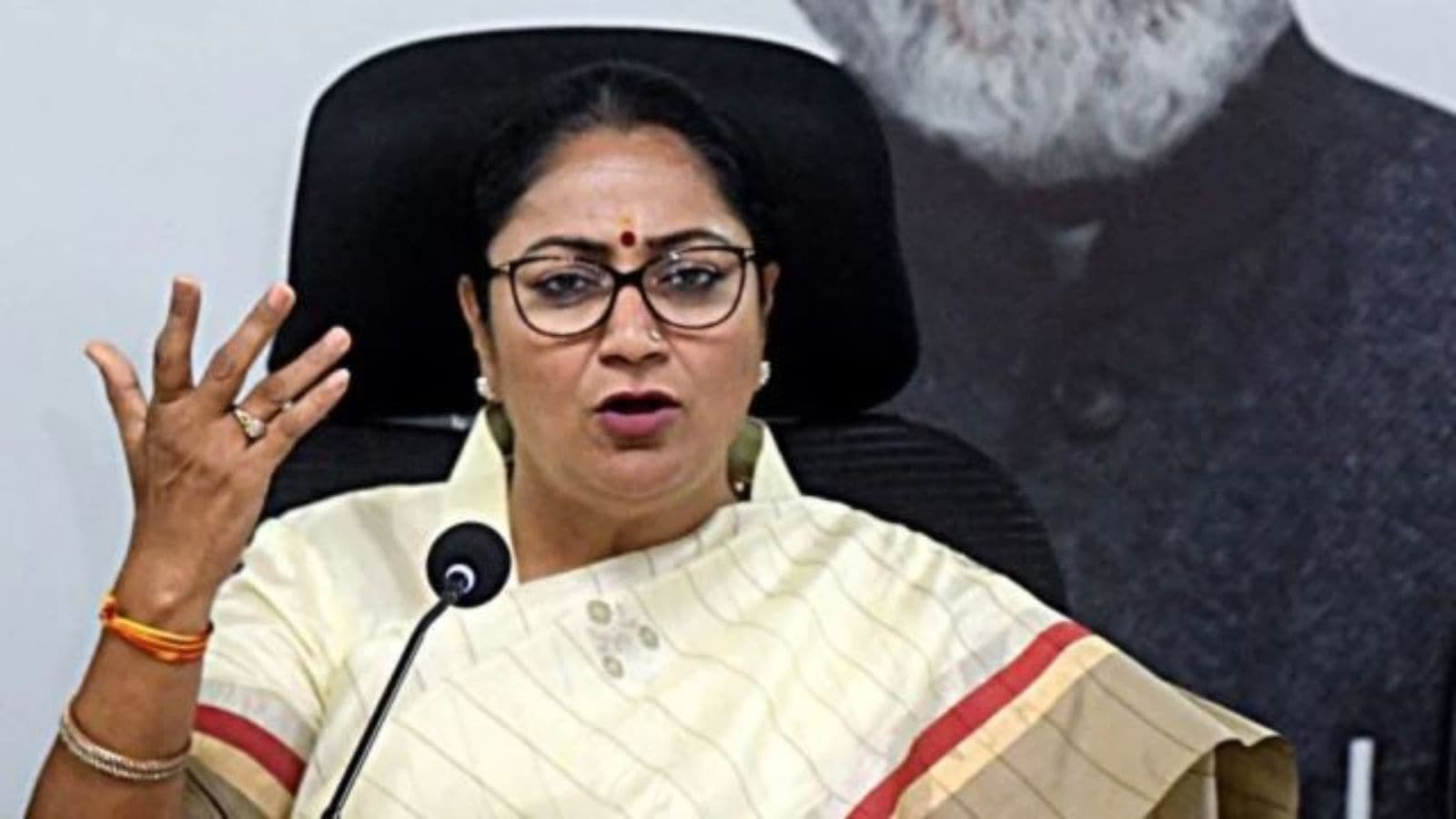 Rs 1.25 lakh to Rs 1.50 lakh: Delhi ministers, CM can now buy expensive mobile phones as govt revises ceiling