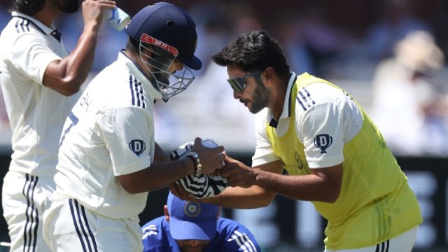 Rishabh Pant injured his left index finger while wicket-keeping at Lord's. (AP)